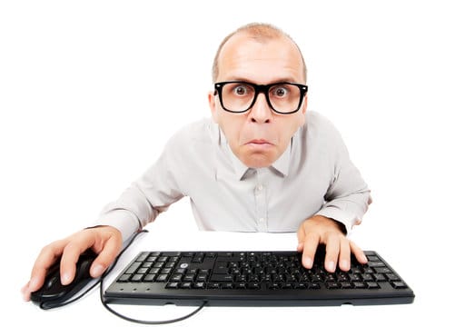 Artystyczna wizualizacja intensywnych i mocno dosładzanych smaków e-papierosa Geek Bar, z dynamicznym dymem i elementami owocowymi lub chłodzącymi.