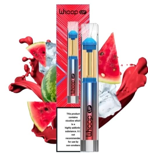 Zdjęcie świeżych kawałków arbuza z kostkami lodu, ilustrujące popularny smak Watermelon Ice vape.